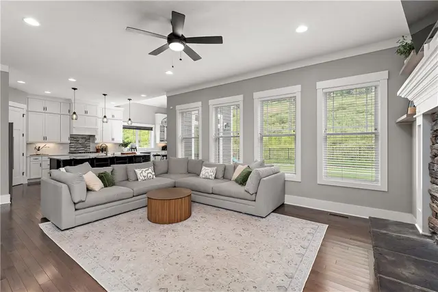 637 Chilliwack Ln gallery image 30