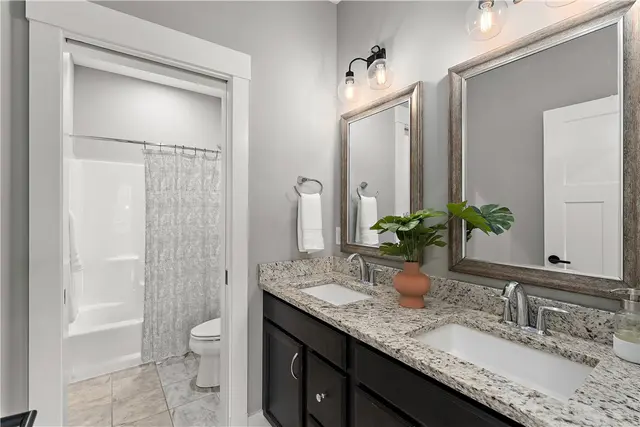 637 Chilliwack Ln gallery image 35