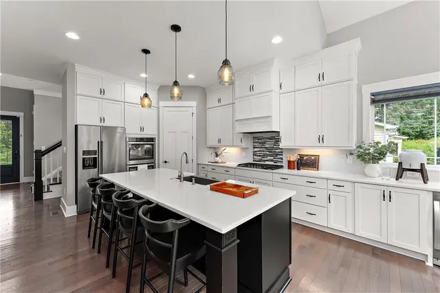 637 Chilliwack Ln gallery image 41
