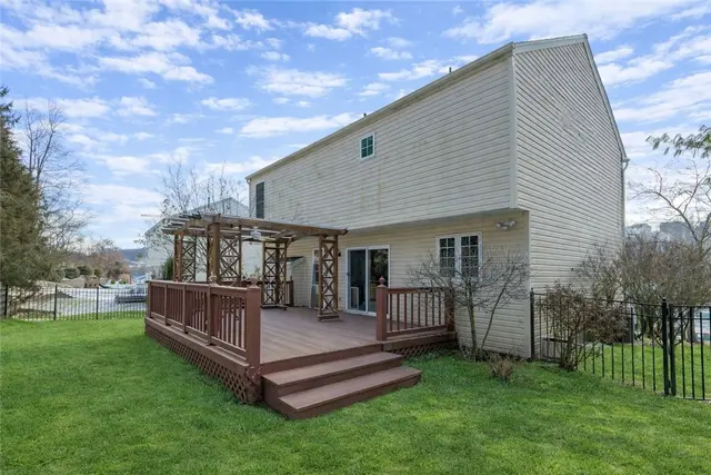 639 White Pine Dr gallery image 3
