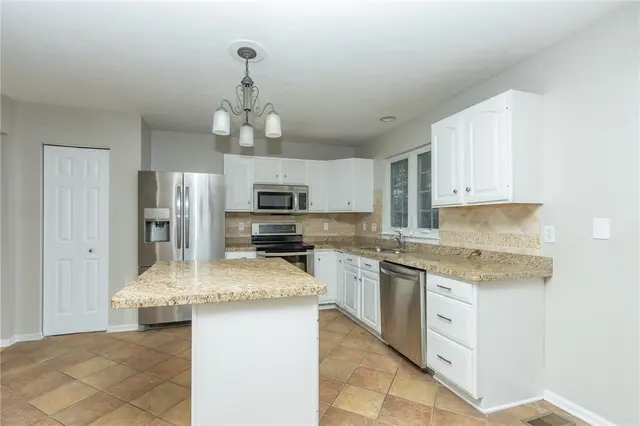 639 White Pine Dr gallery image 15