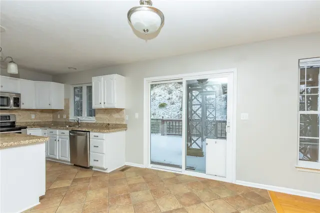 639 White Pine Dr gallery image 16