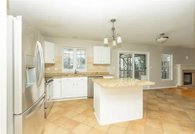 639 White Pine Dr gallery image 18