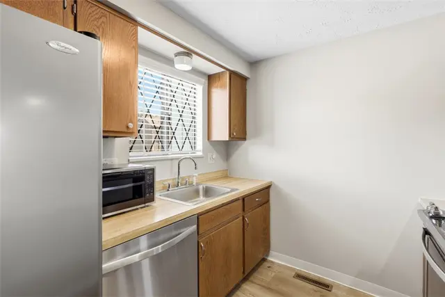 641 Sunset Cir gallery image 9