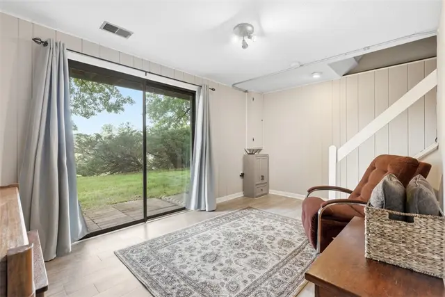 641 Sunset Cir gallery image 11