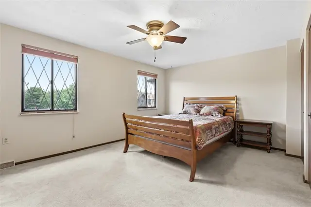 641 Sunset Cir gallery image 13