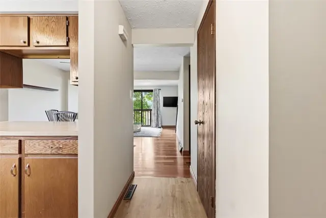 641 Sunset Cir gallery image 25