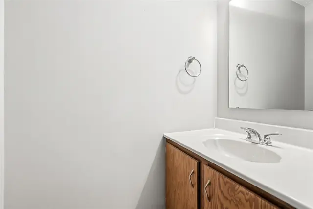 641 Sunset Cir gallery image 26