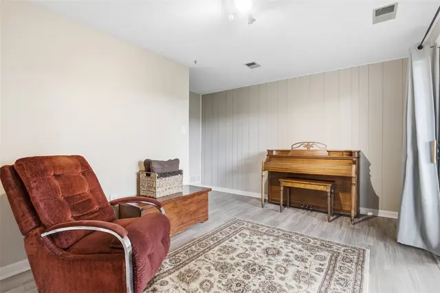 641 Sunset Cir gallery image 30