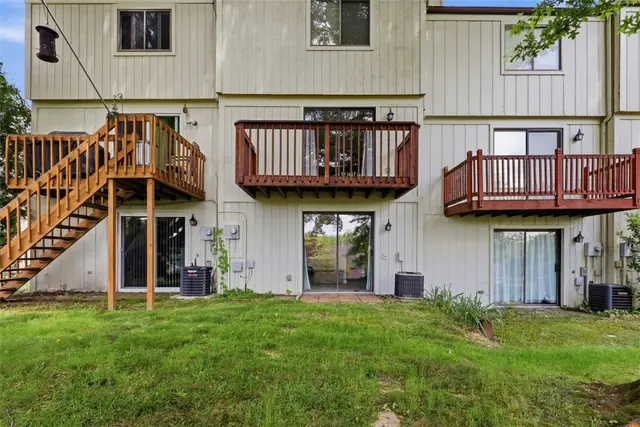 641 Sunset Cir gallery image 31