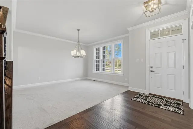 641 Tullamore Trail gallery image 5