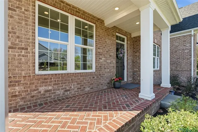 641 Tullamore Trail gallery image 9
