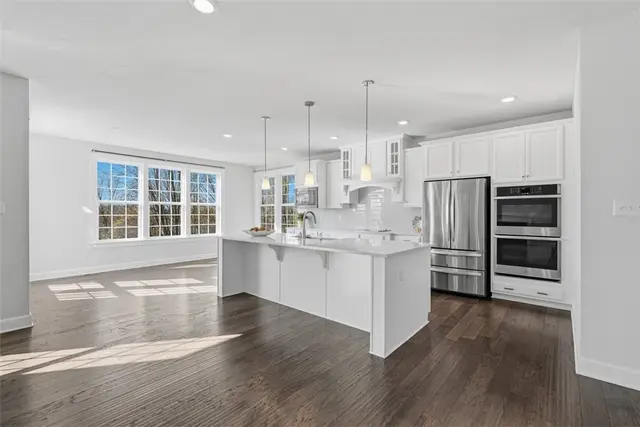 641 Tullamore Trail gallery image 11