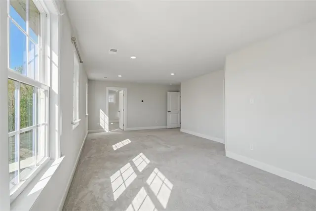 641 Tullamore Trail gallery image 12