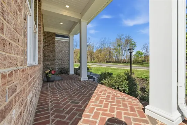 641 Tullamore Trail gallery image 13