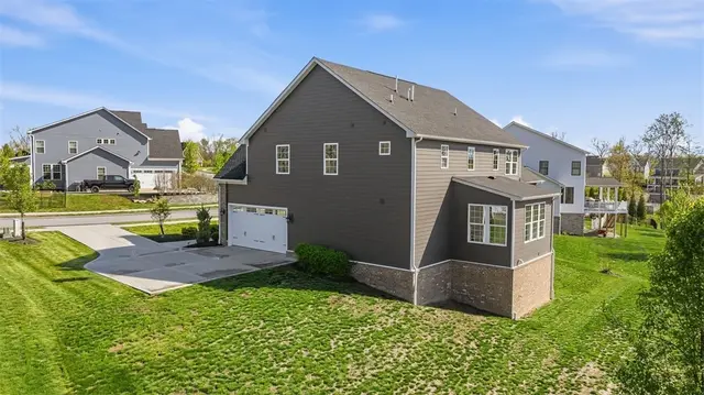 641 Tullamore Trail gallery image 15