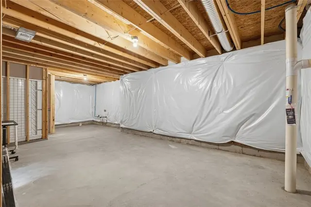 641 Tullamore Trail gallery image 17
