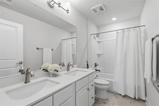 641 Tullamore Trail gallery image 19