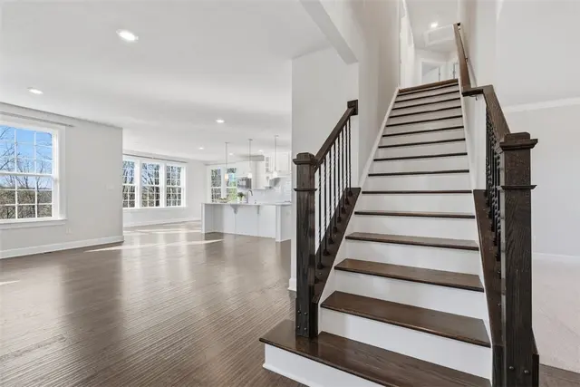 641 Tullamore Trail gallery image 21