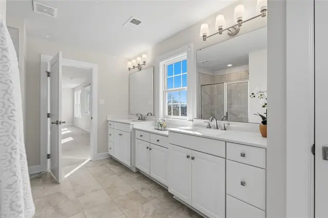 641 Tullamore Trail gallery image 24