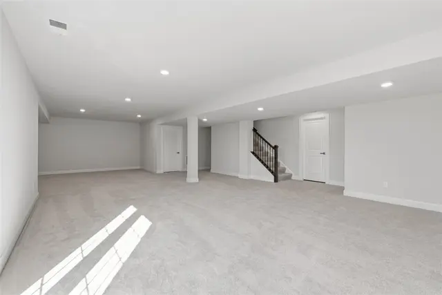 641 Tullamore Trail gallery image 26