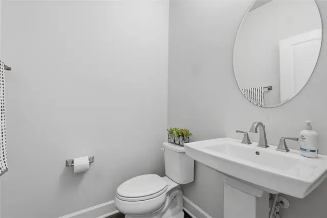 641 Tullamore Trail gallery image 29