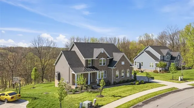 641 Tullamore Trail gallery image 31