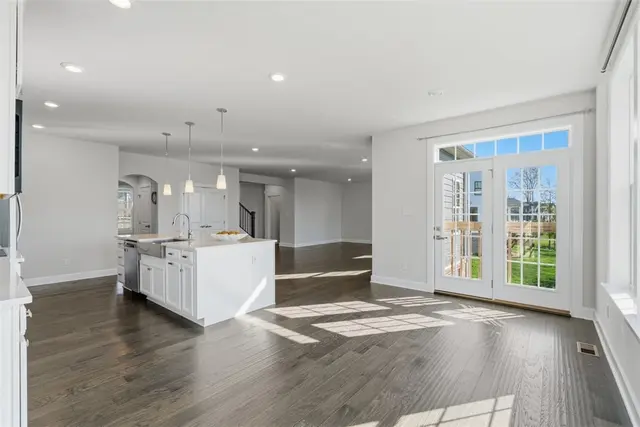 641 Tullamore Trail gallery image 36