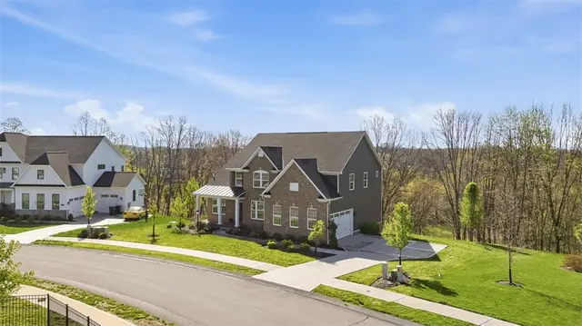 641 Tullamore Trail gallery image 37