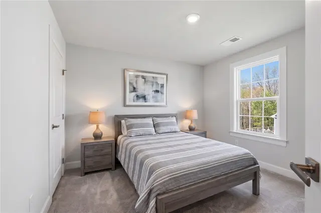 641 Tullamore Trail gallery image 38