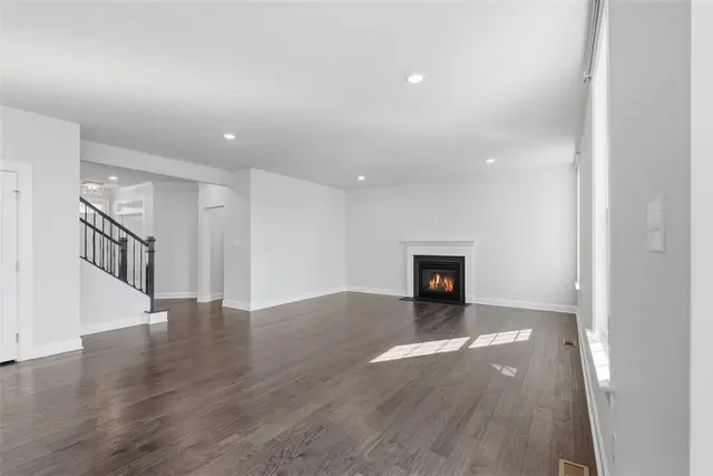 641 Tullamore Trail gallery image 39