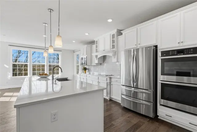 641 Tullamore Trail gallery image 40