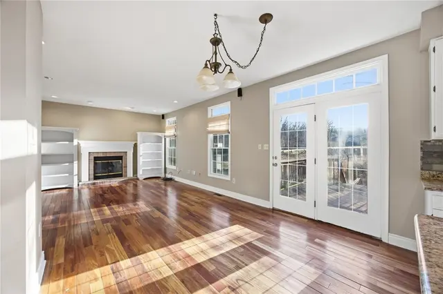 644 White Pine Dr gallery image 2
