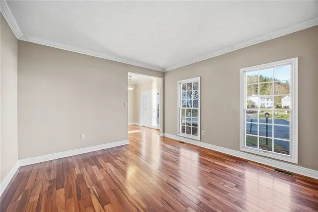 644 White Pine Dr gallery image 3