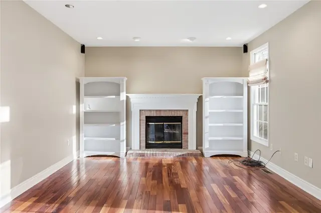 644 White Pine Dr gallery image 4