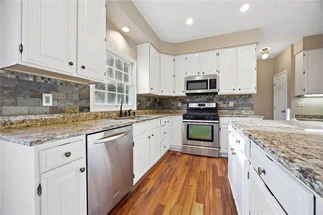 644 White Pine Dr gallery image 6