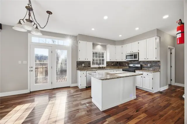 644 White Pine Dr gallery image 9