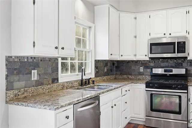 644 White Pine Dr gallery image 10
