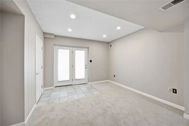 644 White Pine Dr gallery image 35