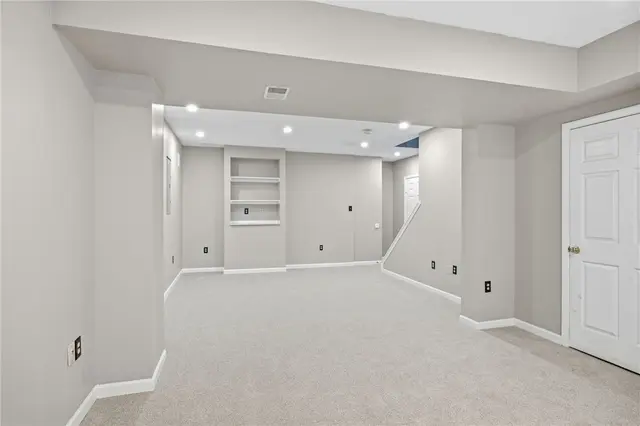 644 White Pine Dr gallery image 36