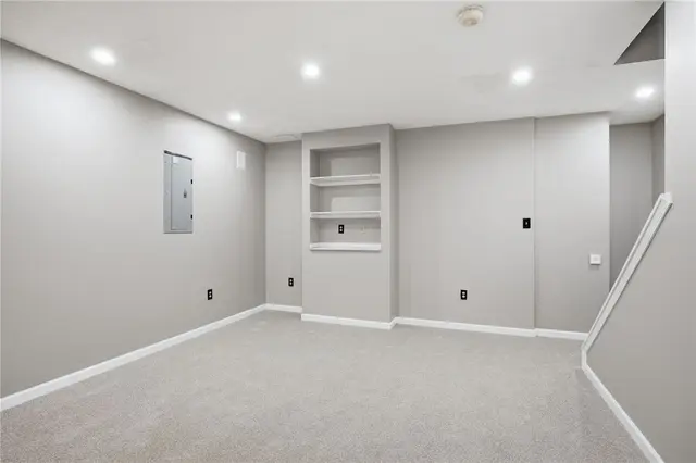 644 White Pine Dr gallery image 37