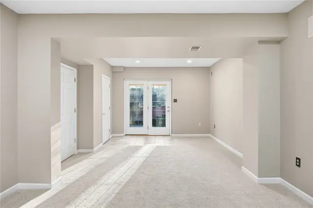 644 White Pine Dr gallery image 38