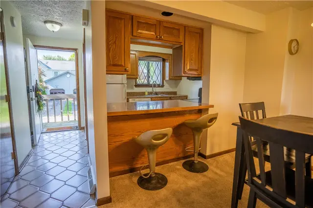 647 Sunset Circle gallery image 5