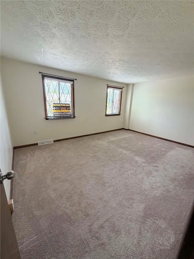 647 Sunset Circle gallery image 8