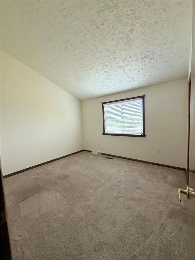 647 Sunset Circle gallery image 9