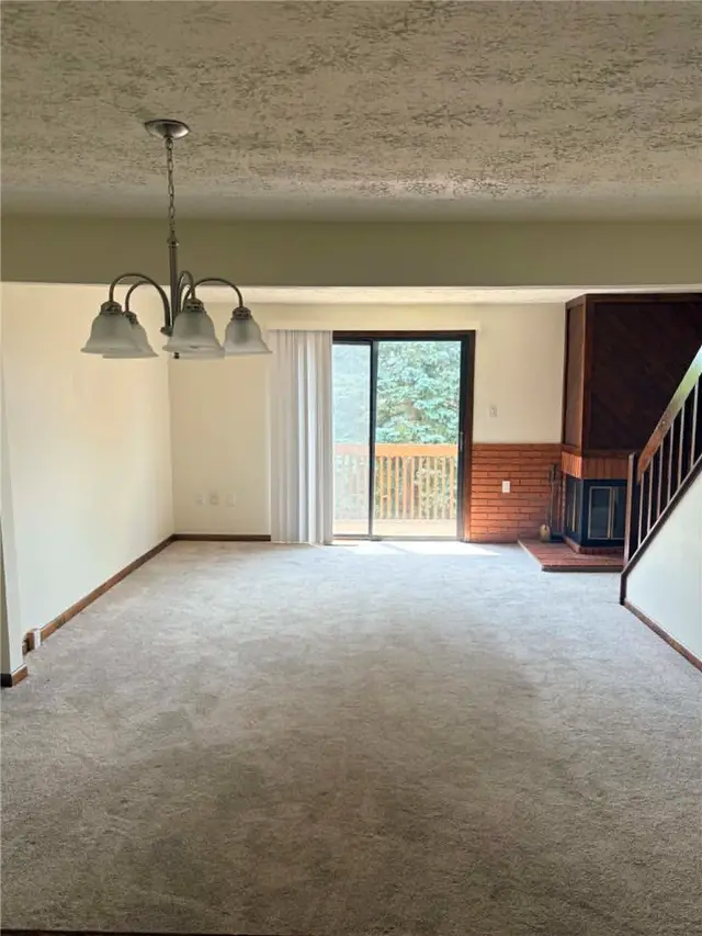 647 Sunset Circle gallery image 10
