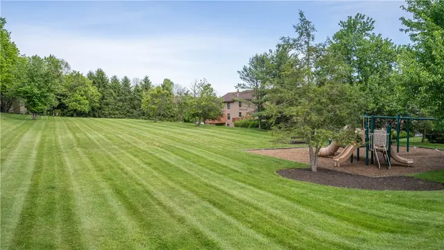 647 Sunset Circle gallery image 11