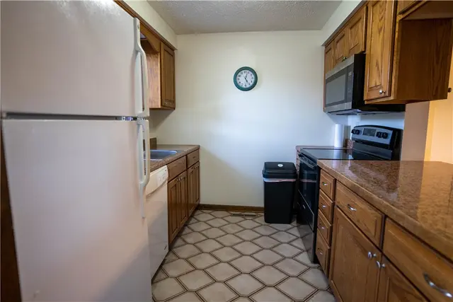 647 Sunset Circle gallery image 13