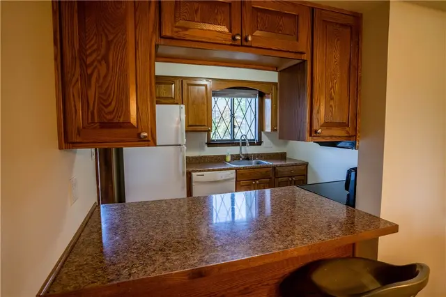 647 Sunset Circle gallery image 16