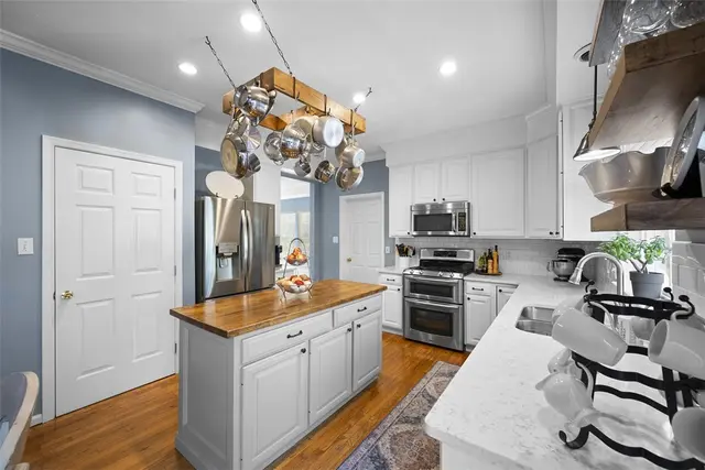 649 Water View Dr gallery image 15